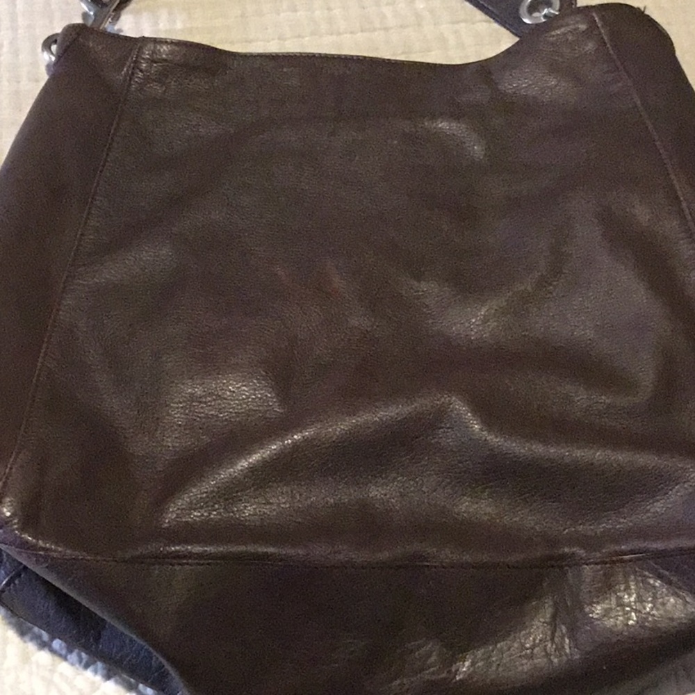 Garnet Hill Leather Hobo bag 17” x14”x5” 22” clip on strap good used condition - Picture 5 of 6